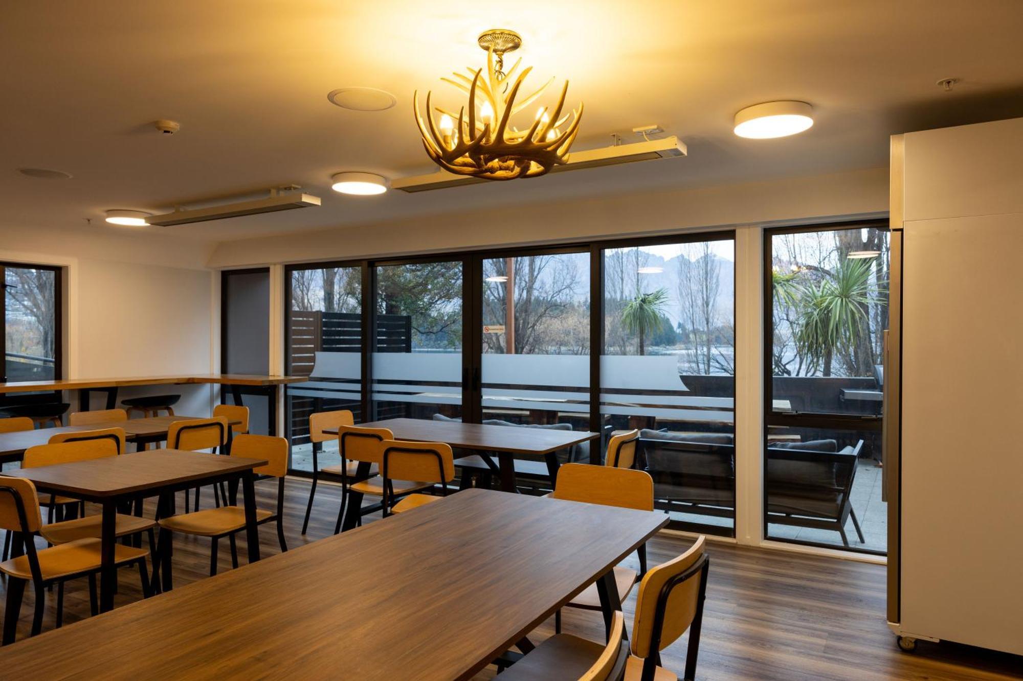 Haka House Queenstown Lakefront Экстерьер фото